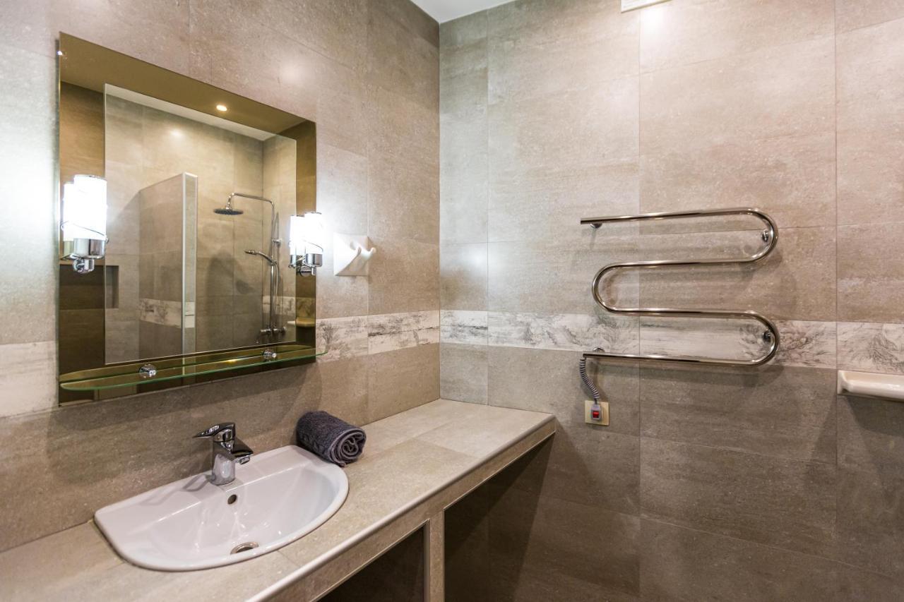 2 Kn. Romana Apartment Lviv Eksteriør billede