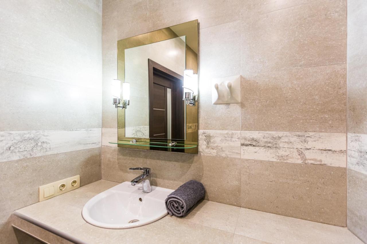 2 Kn. Romana Apartment Lviv Eksteriør billede